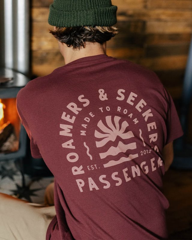 パッセンジャー イーブンフォール リサイクル コットン Tシャツ ワイン