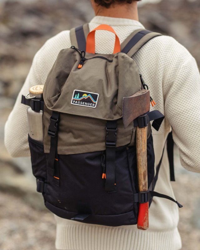 パッセンジャー ブートドッカー リサイクル 26l バックパック ブラック/カーキ