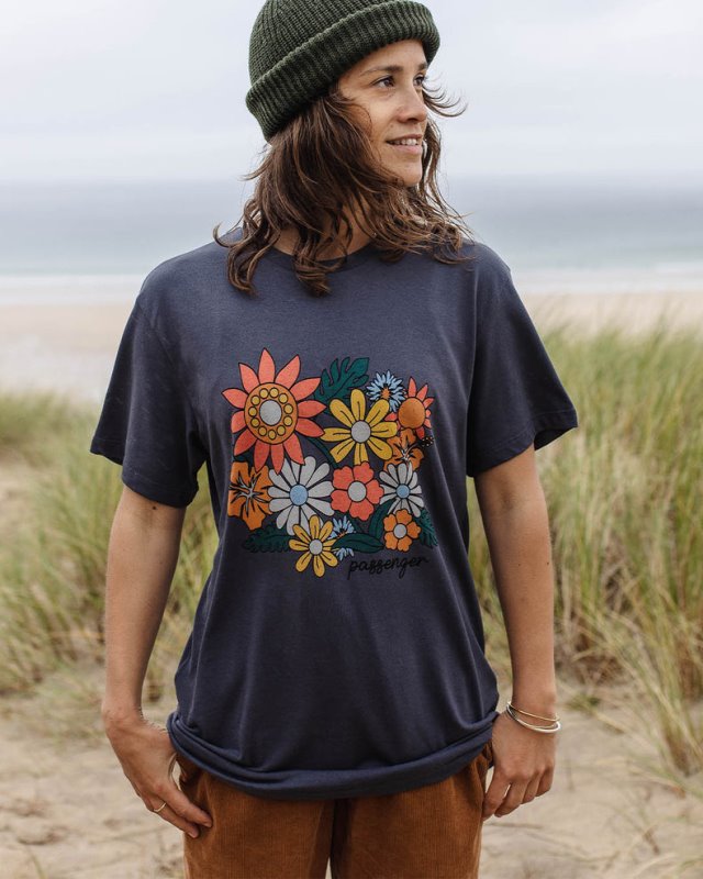 パッセンジャー フローラル ブルーム リサイクル コットン オーバーサイズ Tシャツ チャコール