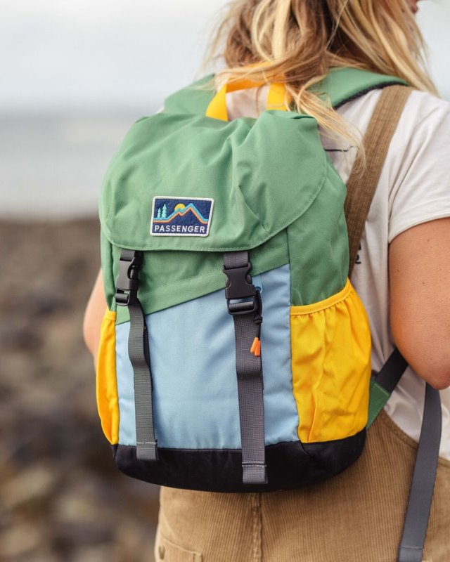 パッセンジャー ブートドッカー 18L リサイクル バックパック ローレル グリーン